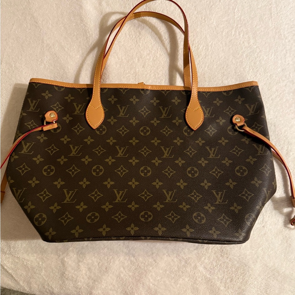 Brand new without tags L V patterned brown and tan shoulder purse. Never full